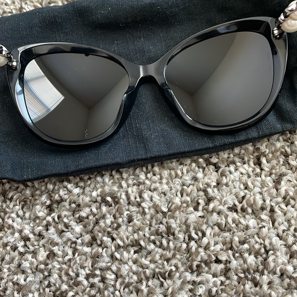 Chanel Pearl Logo Butterfly Sunglasses Black - Picture 16 of 17